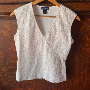 Ann Taylor Cream Textured Sleeveless V-Neck Top, size medium